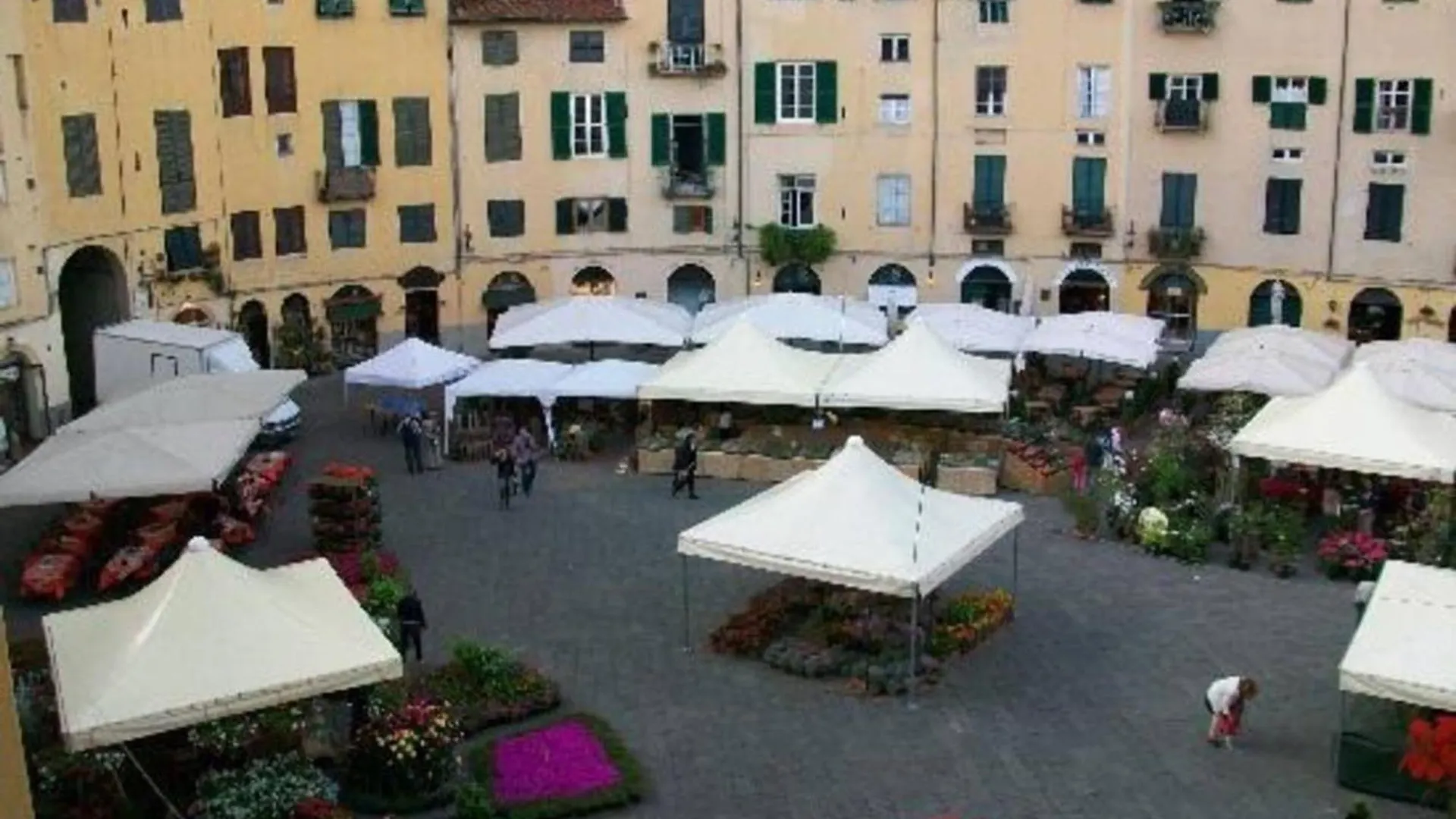 Holiday Apartment Rental In The Heart Of Lucca No01 0*,  イタリア